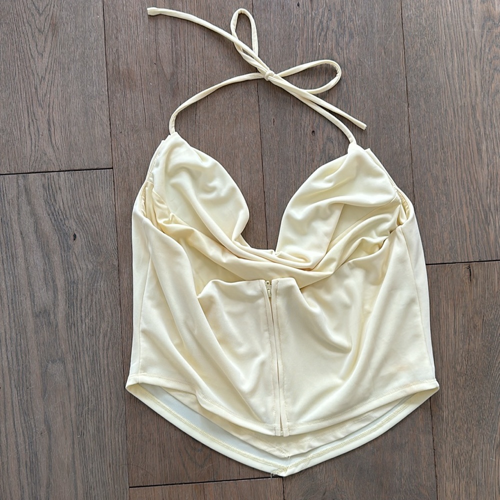 Lovers and Friends - Surya Top in Soft Yellow - Picture 2 of 3